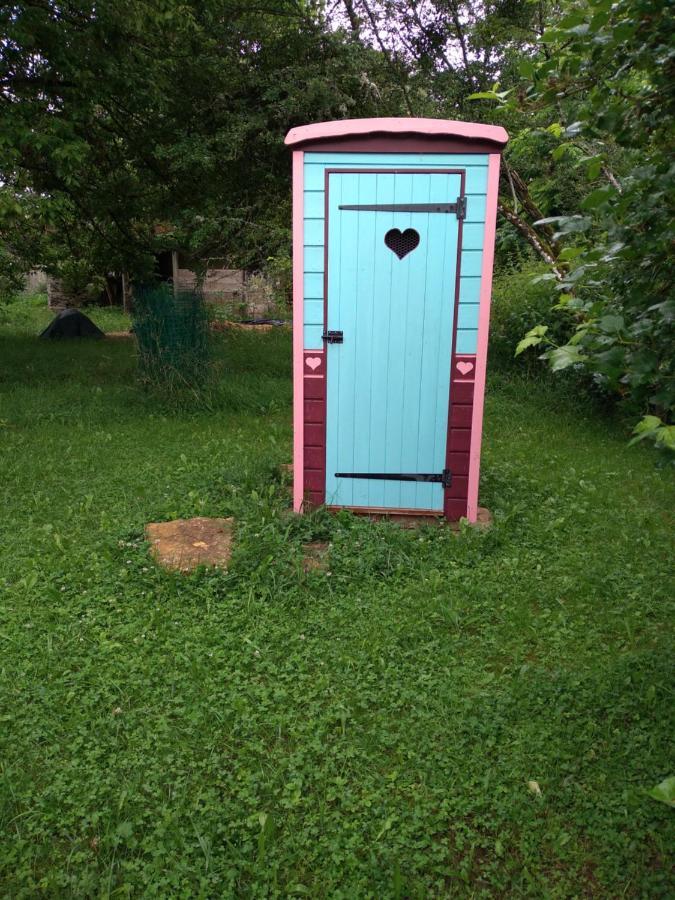 Отель Les Roulottes Pouilly-sur-Vingeanne Экстерьер фото